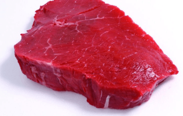 儿子办满月酒, 亲姐只送来几斤牛肉, 妹妹扔给狗