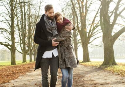 婚后, 夫妻的这4种走路姿势, 能体现两人的感情浓度