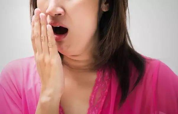 口干、口苦, 或许是肝出了3种问题, 养肝护肝坚持用“它”泡水喝