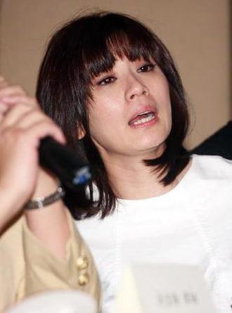 贾静雯6岁、16岁、28岁、35岁、43岁, 你被几岁的她惊艳到了?