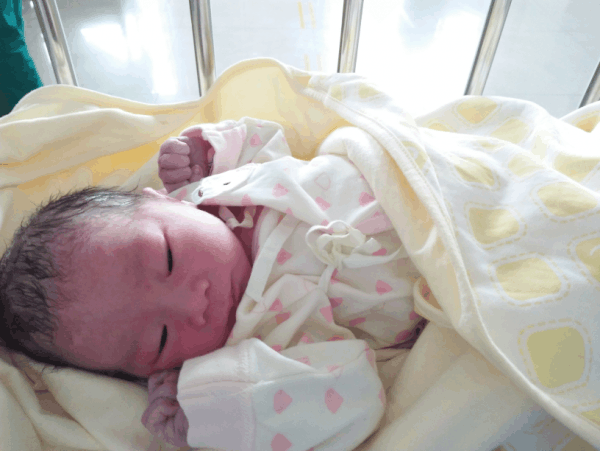 5月21日生啦! 女宝宝一枚, 痛并快乐着!