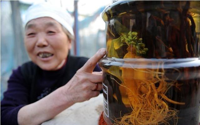 七旬老伯自制“药酒”, 喝完后直接进医院! 医生: 这病要注意