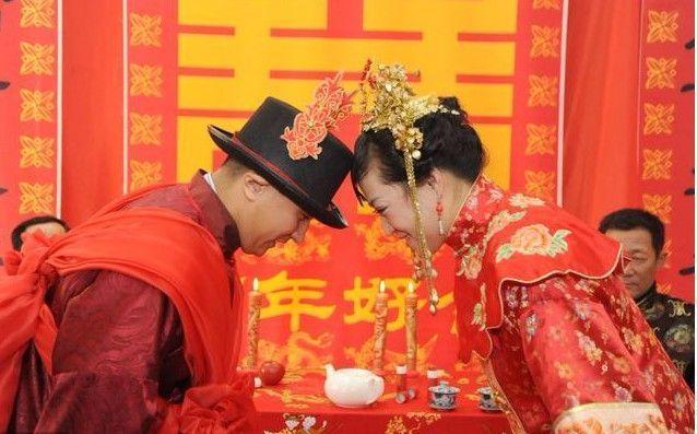 50岁老汉娶20岁女孩, 婚后一年两人都进了医院!