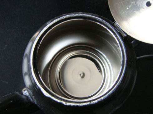 电水壶有“黄垢”, 烧水慢还不健康, 用这3招, 水垢迅速溶解!