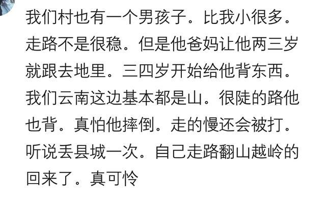 听老人说, 每个村子都会有一个傻子, 如同地方守护神一样