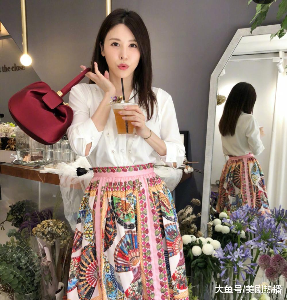 身价百亿偏混娱乐圈, 搬离7亿豪宅嫁打工仔, 她是台湾最接地气儿的千金!