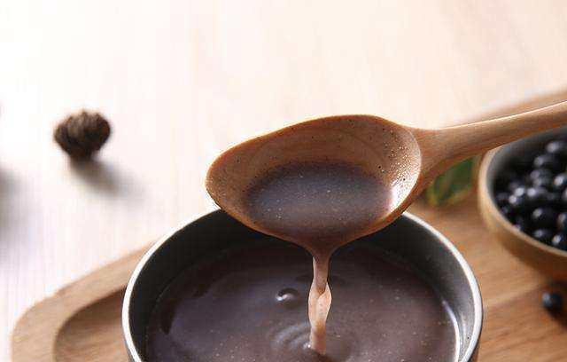 中医建议: 女人25岁后, 每天睡前吃点它, 防衰老更养人皮肤白嫩