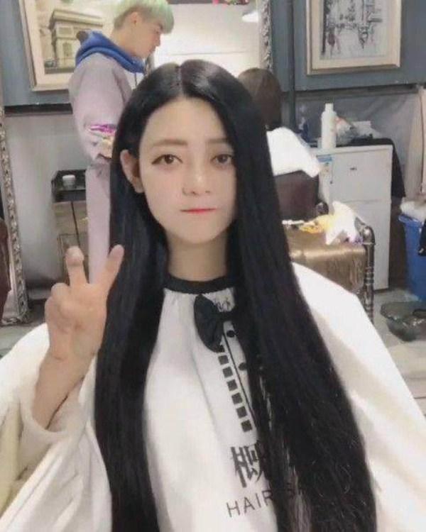 00后小女孩神似迪丽热巴, 接完长发后简直美出新高度!