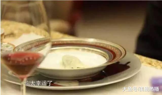 鲁豫去赌王四太家做客, 看到桌上饺子不淡定了, 网友: 豪门真讲究