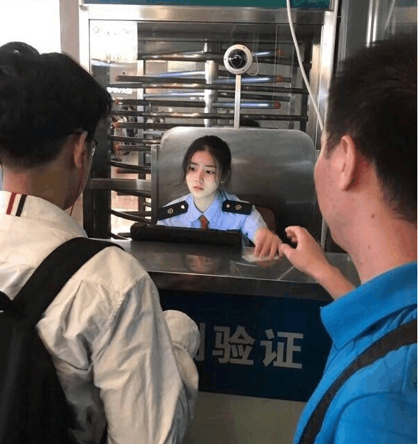 这个口排队的人特别多，后来才发