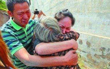 二胎妈妈产后3周跳楼, 不幸身亡! 亲妈哭到昏厥, 婆婆却一脸冷漠
