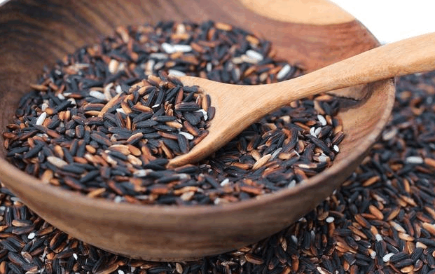 如果你身边有人肾不好, 这三种黑色食物一定要吃