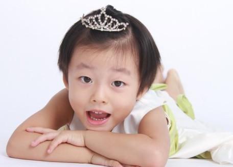 夏天宝宝遵守这样的穿衣风格, 能避免孩子受凉生病