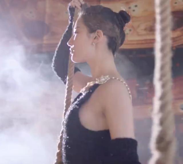 路人偶遇刘亦菲, 身穿牛仔裙瘦了超多, 神仙姐姐美回颜值高峰!