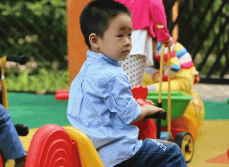 孩子幼儿园时期就有这些表现, 上小学成绩会不好, 爸妈可要多上心
