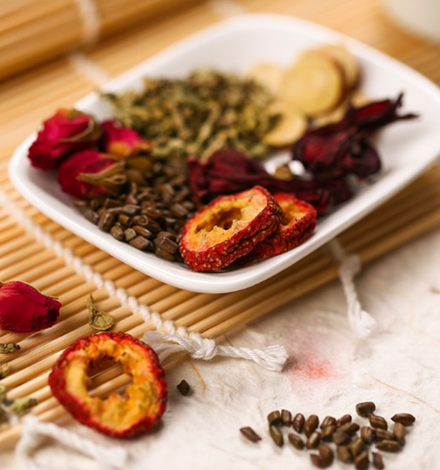 山楂和“它”泡一泡, 每天坚持喝, 减肥除湿, 还能补充气血!