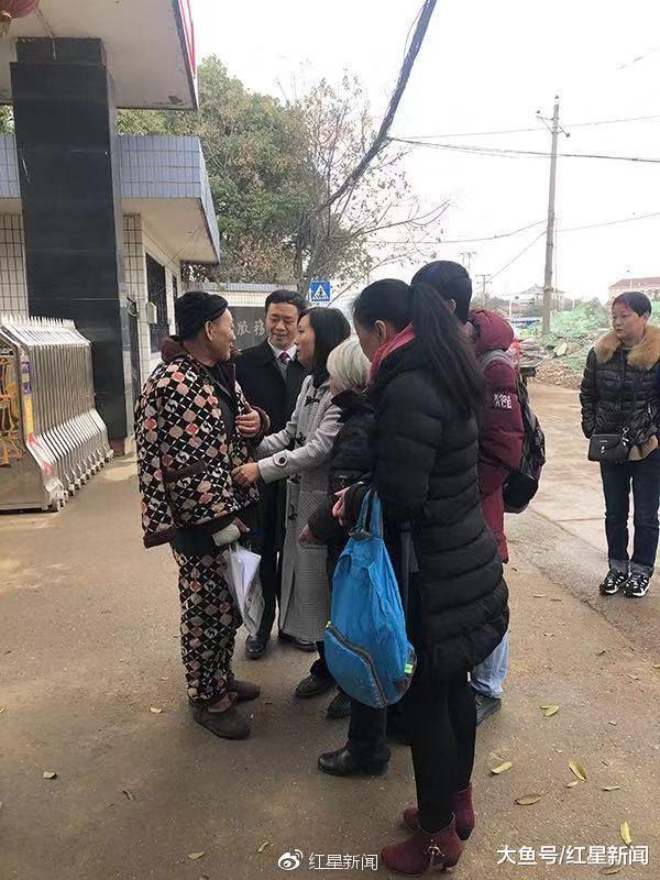 武汉“摸狗命案”二审宣判: 哥哥正当防卫无罪, 弟弟被判4年