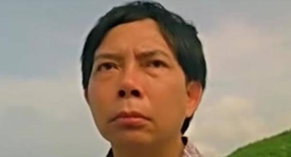 他是周星驰年龄最大的配角, 也只有他敢和星爷顶嘴, 星爷还依旧尊敬他!