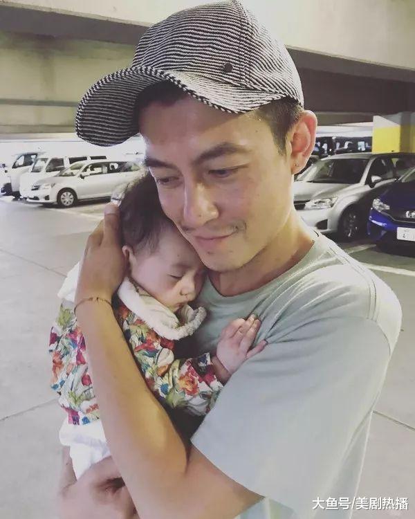 陈冠希女儿近照曝光萌翻网友, 被赞灵气十足像极了父亲!