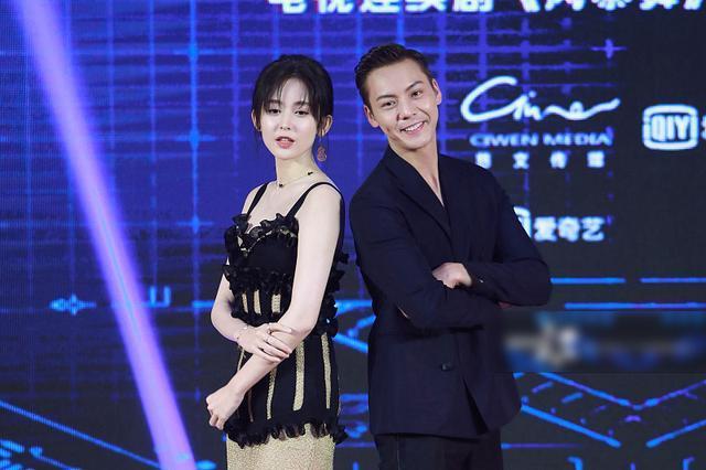 古力娜扎与陈伟霆首次合作吸睛十足, 两人对视害羞甜笑CP感满满