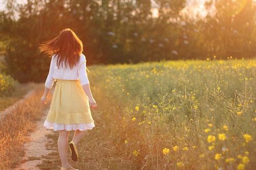 其实一个人也可以活得漂亮, 自己笑给自己看, 自己哭给自己听