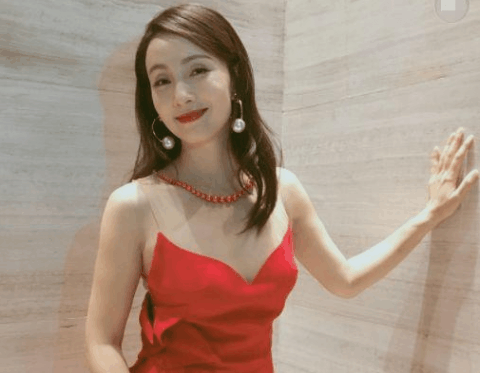 她为他9次拒绝富豪求婚, 退出娱乐圈后被丈夫宠成宝!