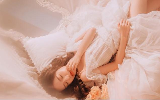 揭秘女人对你有好感的7个细节, 第5个很明显