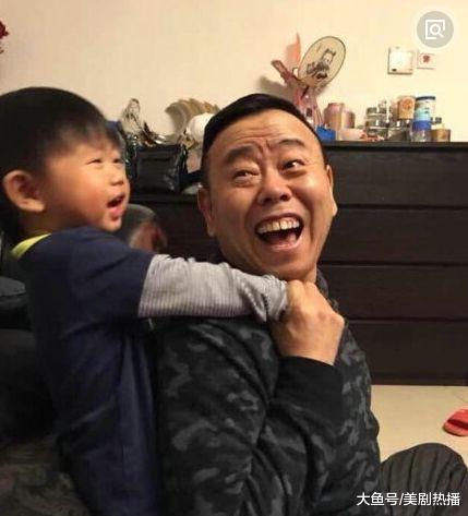 潘长江隐藏已久外孙曝光, 与妈妈相差太大! 网友: 隔代遗传真厉害