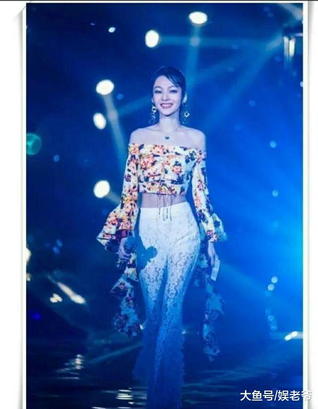 盘点明星撞衫, baby赵丽颖同为迪奥大使, 谁丑谁尴尬!