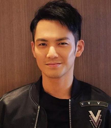 林志颖娇妻晒钟汉良与Kimi合影, 网友: 儿子都这么大了, 为啥他们还不老!