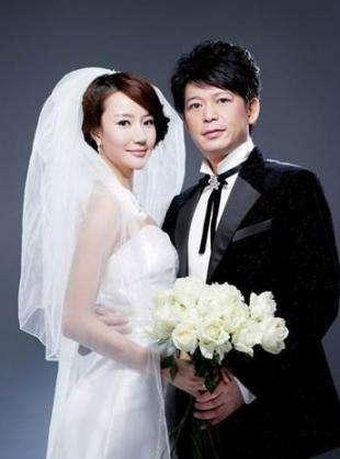 她师从张国立被力捧, 后成达芙妮老板娘, 多年不红只因撞脸