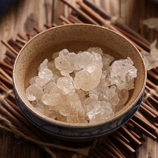 女人过了30岁, 皮肤暗黄长皱纹? 多吃这些食物, 肤白貌美显年轻