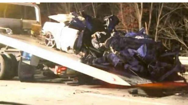 18岁高中生与闺蜜开车时“做直播”, 随后发生的一幕, 全家人都崩溃了!