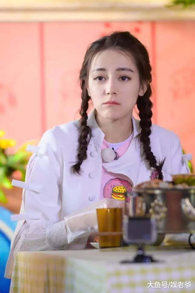 迪丽热巴、杨颖麻花辫造型比美, 结果都输了?