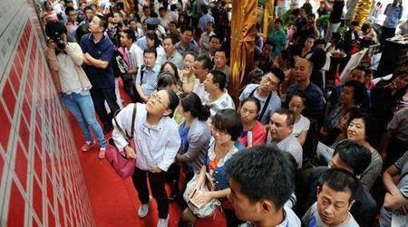 在北上广深一线城市, 月薪多少才能过上体面生活? 看完后我沉默了!