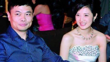 她曾是央视女主持, 为攀高枝嫁富豪老公, 挤走原配成功上位