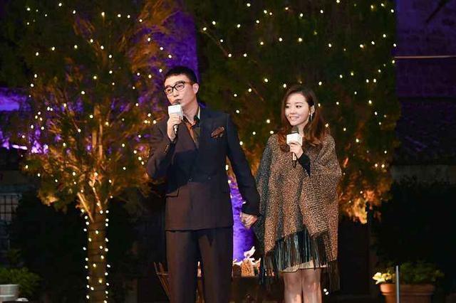 张靓颖好友爆料张靓颖离婚居无定所。网友吐槽为什么不听妈妈的话