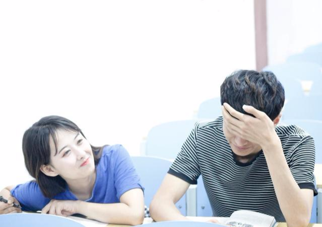 女人对你有这五个表现, 说明她心里只有你, 不用怀疑!