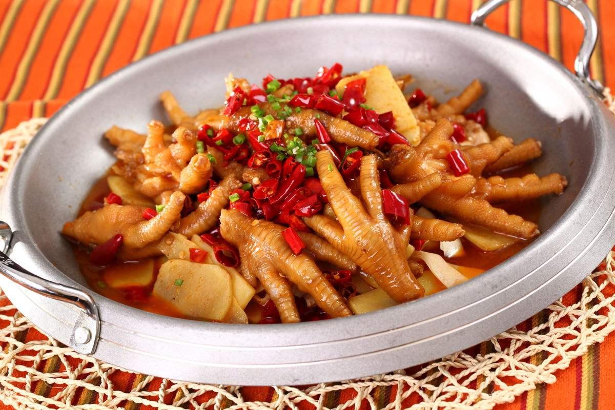 女人过了30岁, 皮肤暗黄长皱纹? 多吃这些食物, 肤白貌美显年轻
