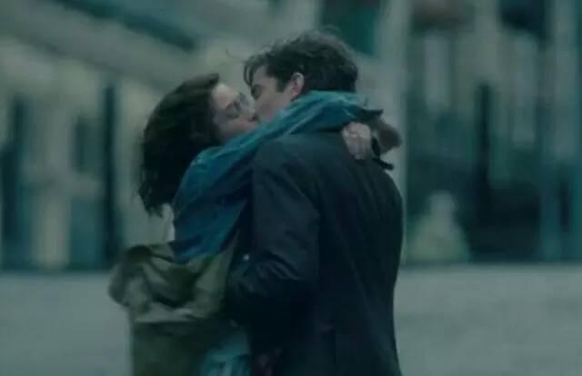 接吻时男人情不自禁做这5个小动作, 对你是真心的!