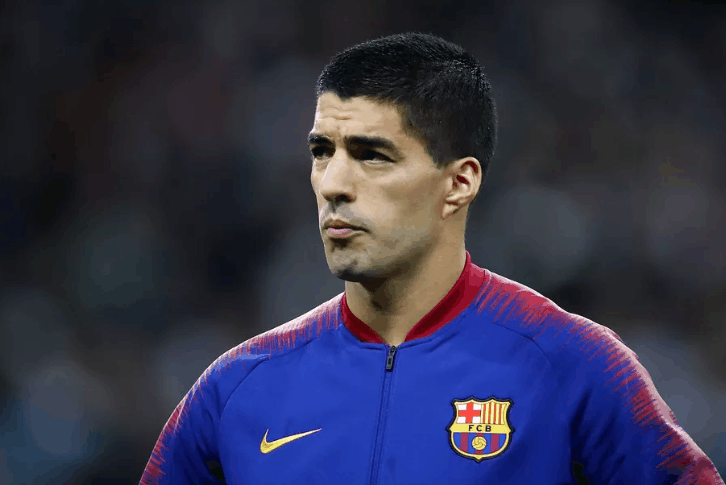 巴萨巨星苏亚雷斯因伤缺席10月