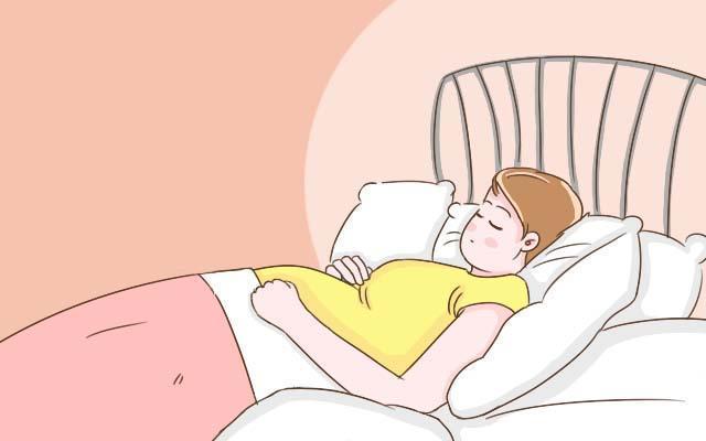 孕期进入这个时间段, 准妈频繁翻身可能会伤到胎宝