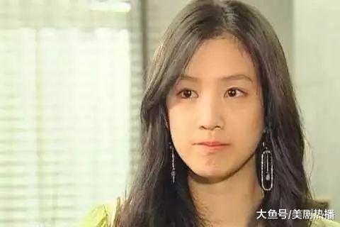 她从微笑天使到整容女王, 同时交往两人后声名狼藉, 居然还能翻盘逆袭!