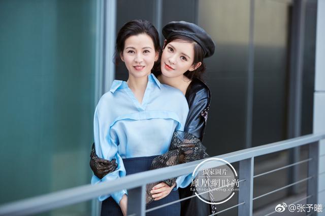 张予曦晒母女合照, 整容说法不攻自破, 网友: 一模一样