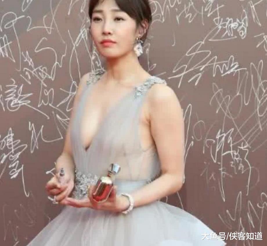 白百何携一席薄纱出席活动, “挂空挡”引热议, 摄影师: 我的能力是经过沉淀的