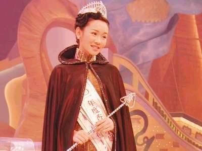 她是最惨港姐, 被假富豪骗, 抛弃9年男友, 生下女儿却被嘲讽虚荣