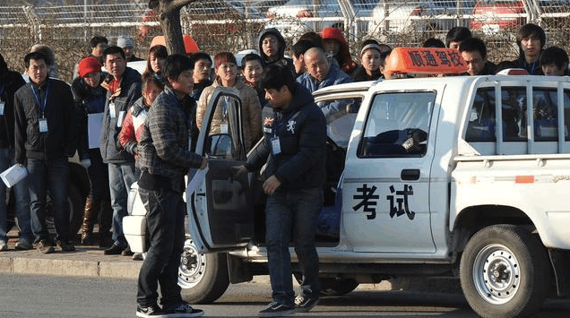 男子驾校补考科二, 猝死车中, 医生警告: 身体这处“痛”要当心!