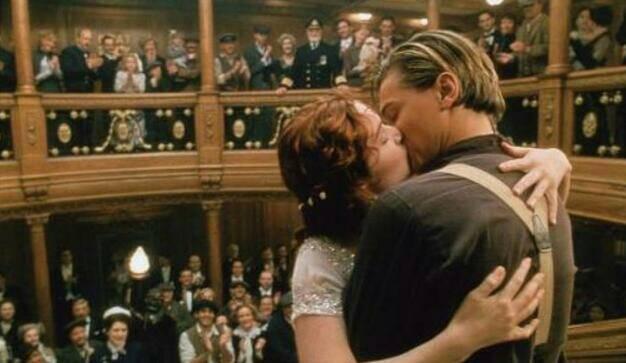 接吻时男人情不自禁做这5个小动作, 对你是真心的!