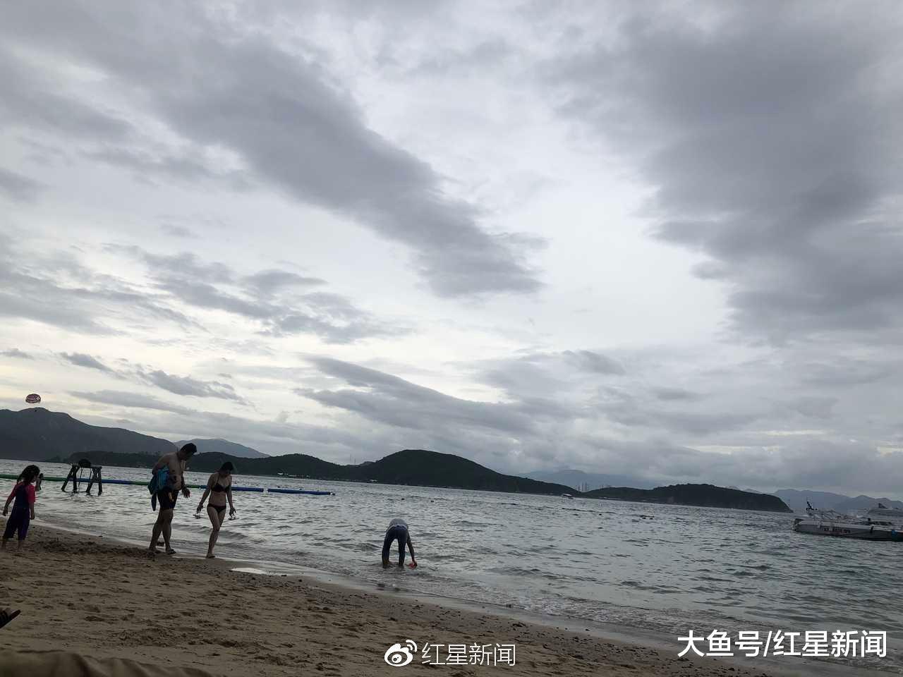 越南翻船事故 21名中国游客1死1伤 目击者: 当天下毛毛雨, 风浪不算大