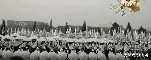 王俊凯被易烊千玺应援吊打显人气? 其实都比不过他家的应援!